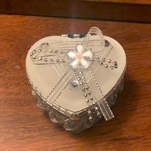 Heart-shaped item holder with mirror